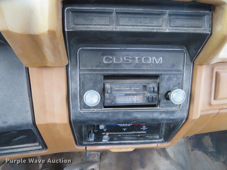 image for item DE6538 1980 Ford dump truck