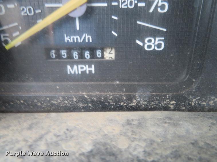 image for item DE6538 1980 Ford dump truck