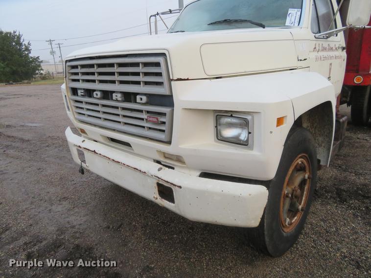 image for item DE6538 1980 Ford dump truck