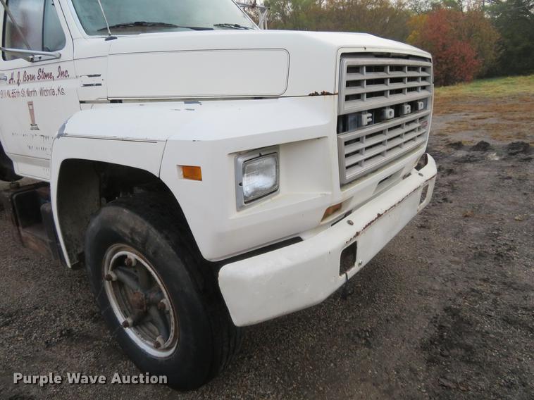 image for item DE6538 1980 Ford dump truck