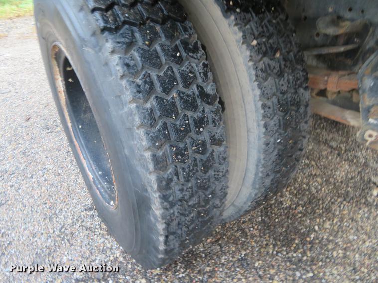 image for item DE6538 1980 Ford dump truck