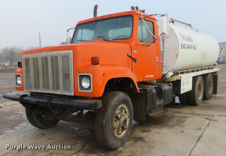 image for item DE6539 1980 International F2574 water truck