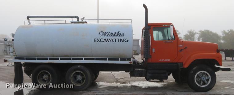 image for item DE6539 1980 International F2574 water truck