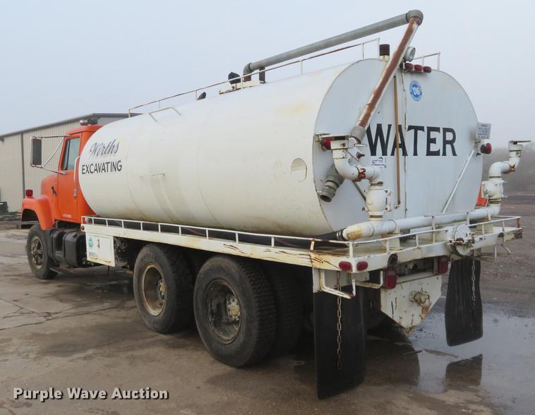 image for item DE6539 1980 International F2574 water truck