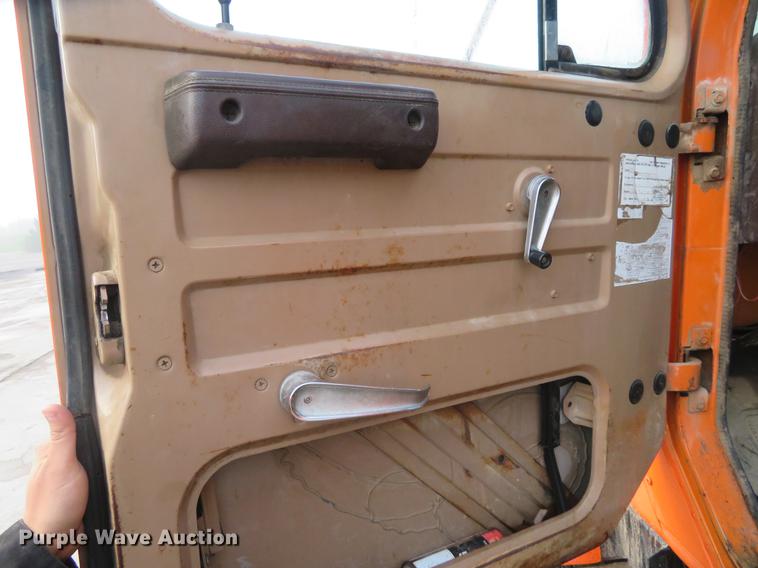 image for item DE6539 1980 International F2574 water truck