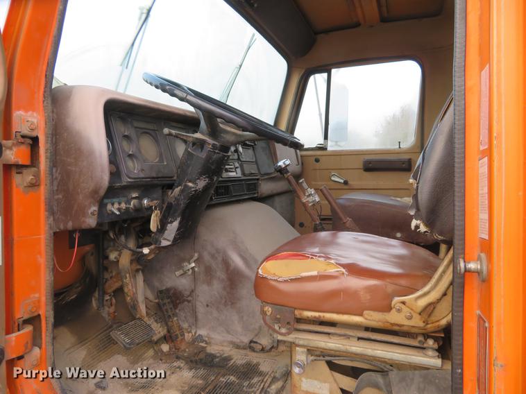 image for item DE6539 1980 International F2574 water truck