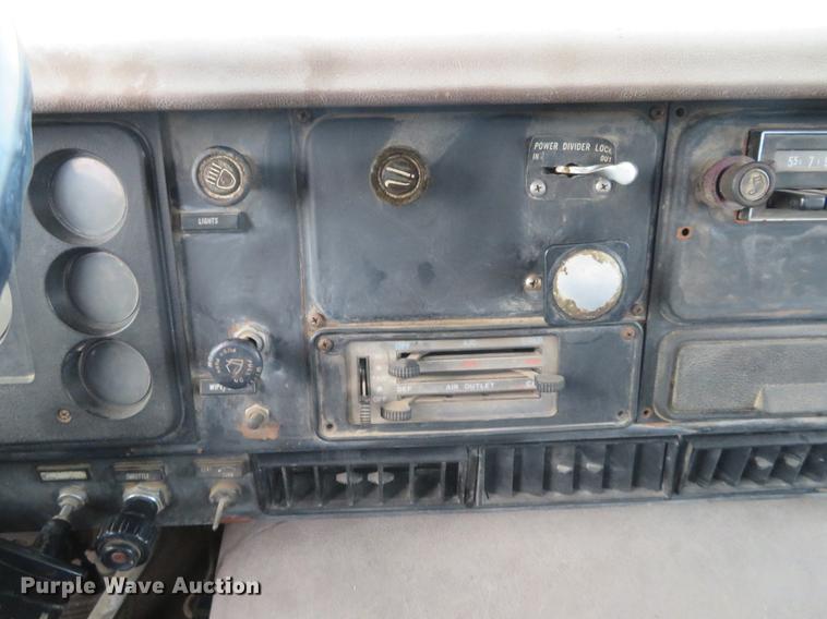 image for item DE6539 1980 International F2574 water truck