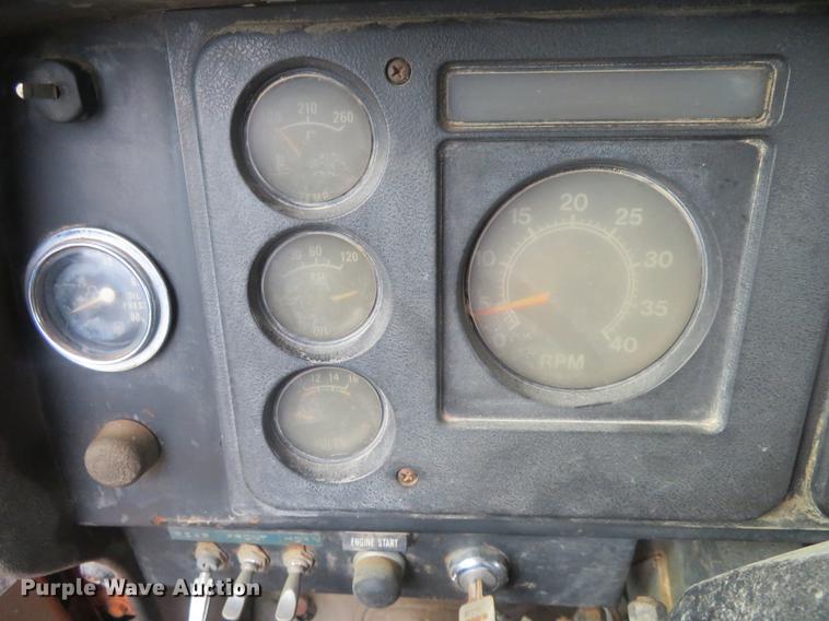 image for item DE6539 1980 International F2574 water truck