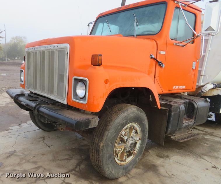image for item DE6539 1980 International F2574 water truck
