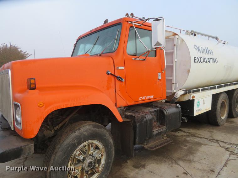 image for item DE6539 1980 International F2574 water truck