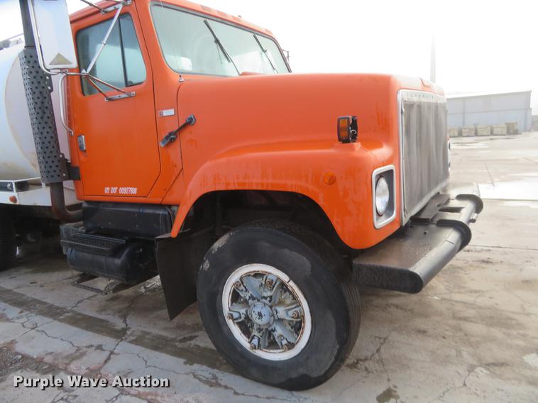 image for item DE6539 1980 International F2574 water truck