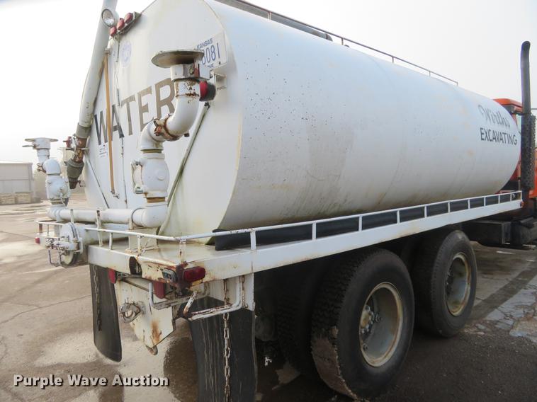 image for item DE6539 1980 International F2574 water truck