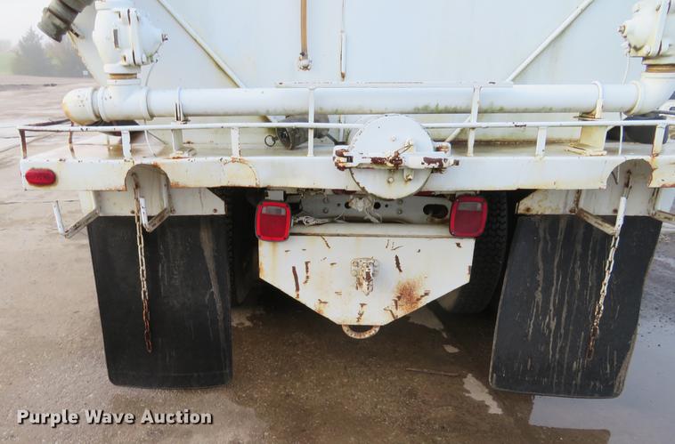 image for item DE6539 1980 International F2574 water truck