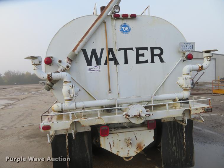image for item DE6539 1980 International F2574 water truck