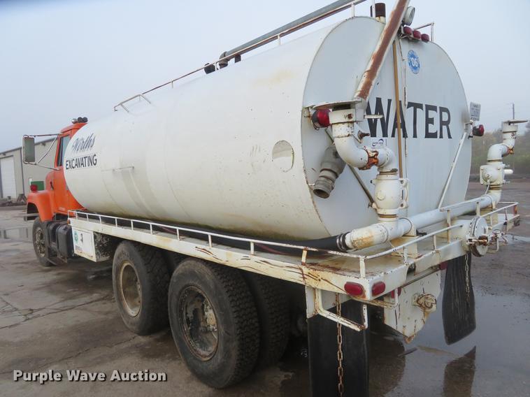 image for item DE6539 1980 International F2574 water truck