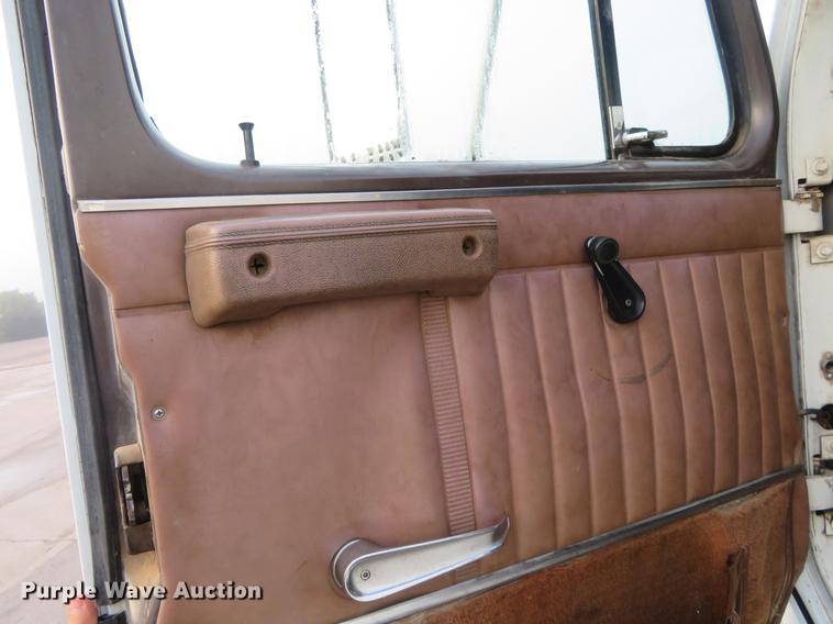 image for item DE6540 1989 International semi truck