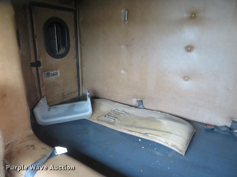 image for item DE6540 1989 International semi truck