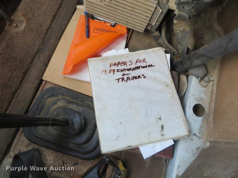 image for item DE6540 1989 International semi truck