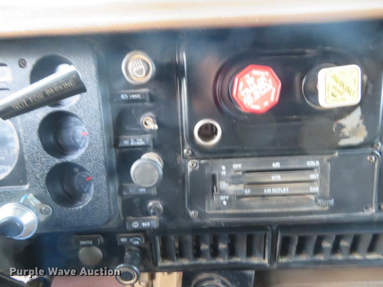 image for item DE6540 1989 International semi truck