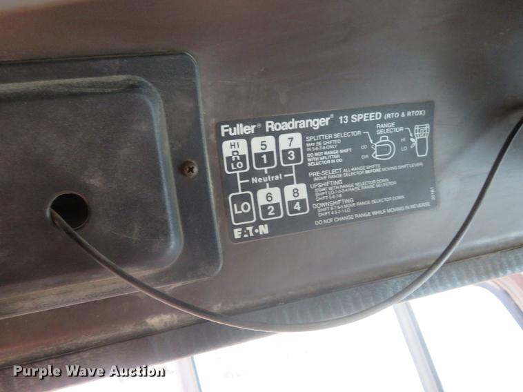 image for item DE6540 1989 International semi truck