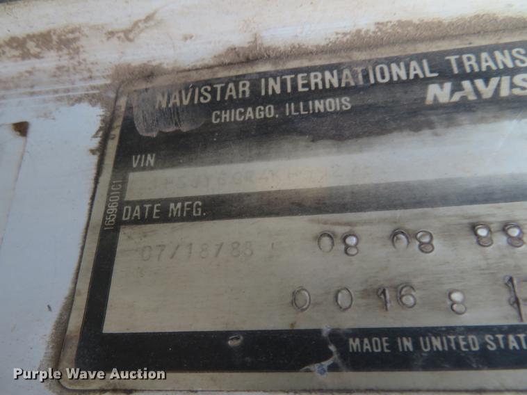 image for item DE6540 1989 International semi truck