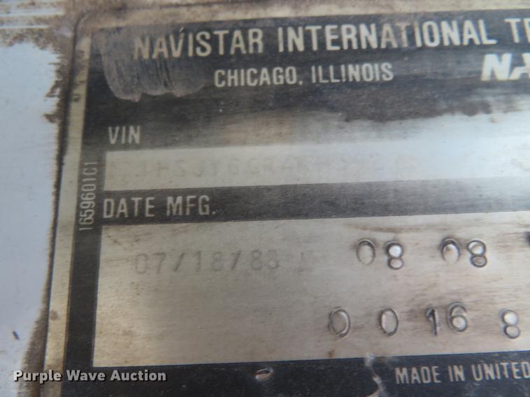 image for item DE6540 1989 International semi truck