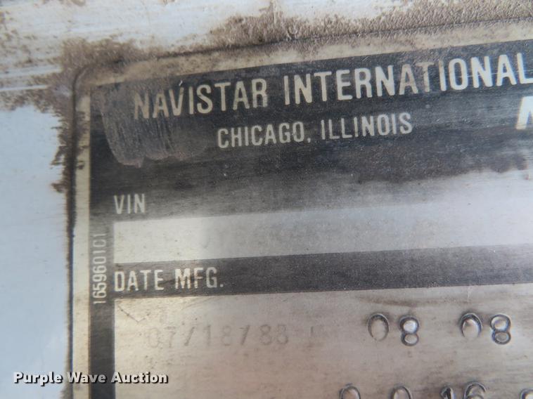 image for item DE6540 1989 International semi truck