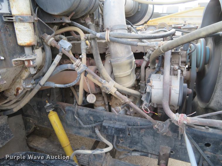 image for item DE6540 1989 International semi truck