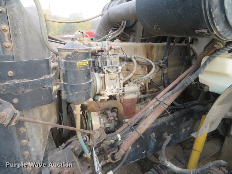 image for item DE6540 1989 International semi truck