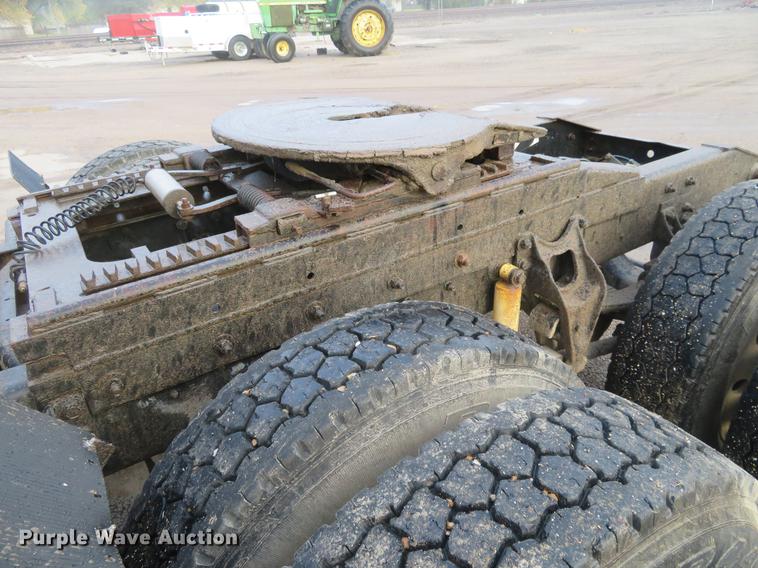 image for item DE6540 1989 International semi truck