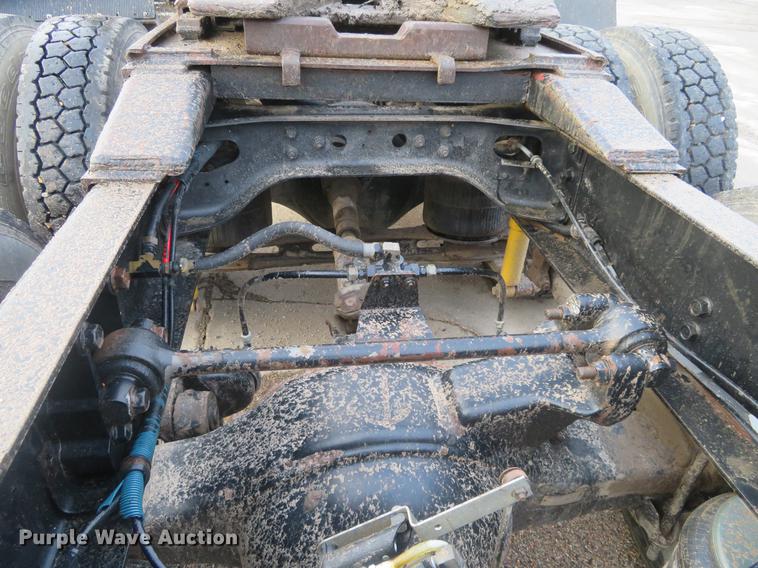 image for item DE6540 1989 International semi truck