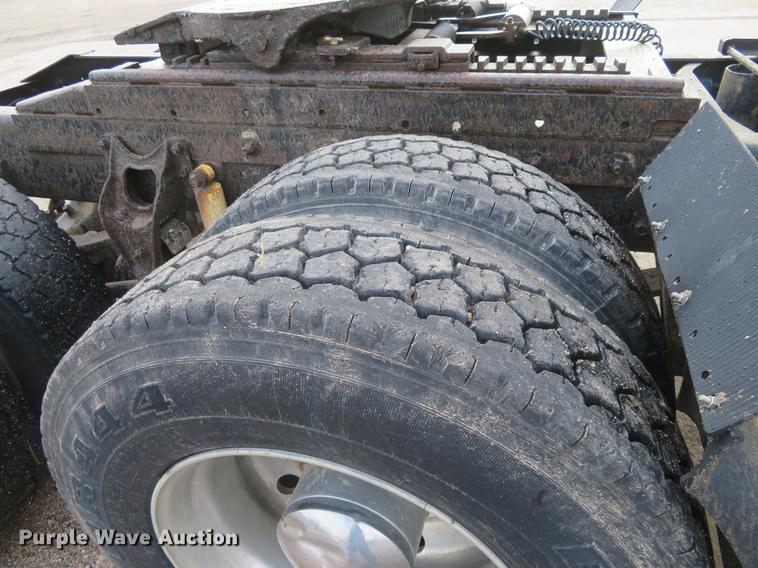 image for item DE6540 1989 International semi truck