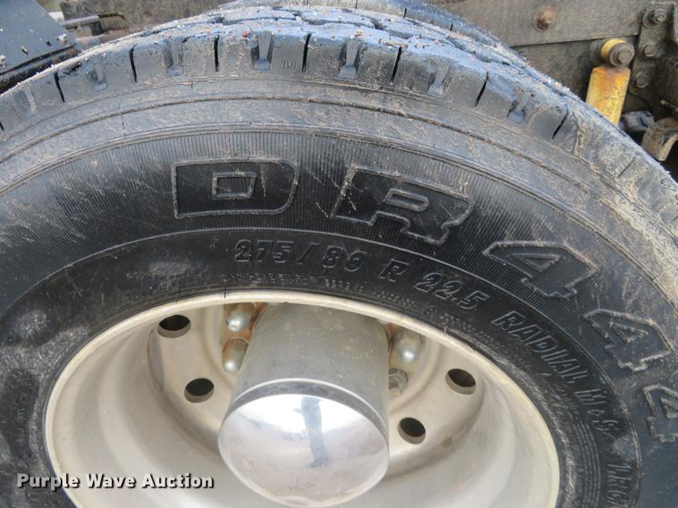 image for item DE6540 1989 International semi truck