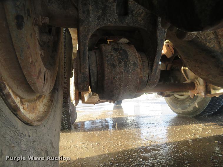 image for item DE6540 1989 International semi truck