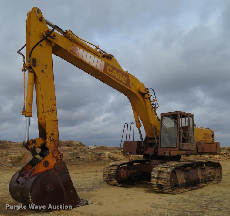 image for item DE6543 Case 220B excavator