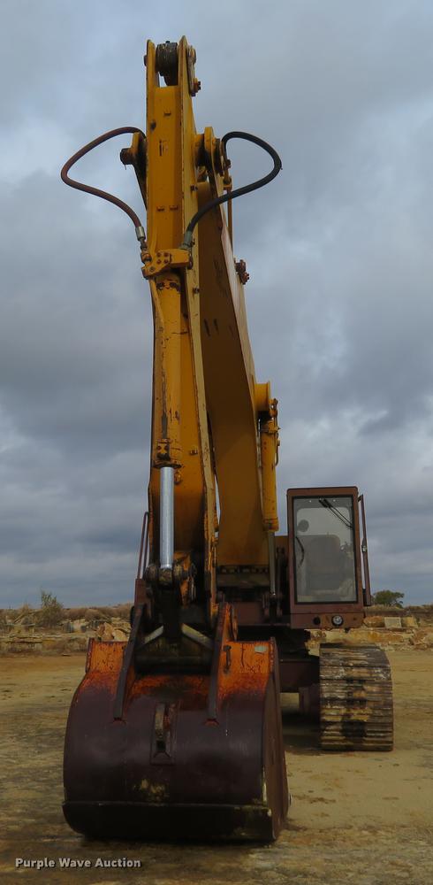 image for item DE6543 Case 220B excavator