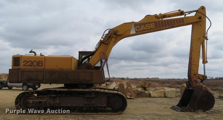 image for item DE6543 Case 220B excavator