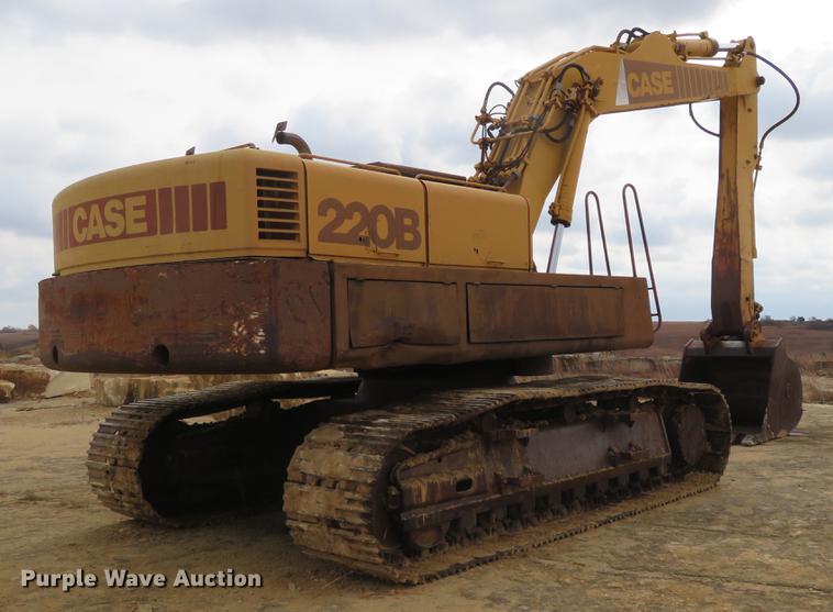 image for item DE6543 Case 220B excavator