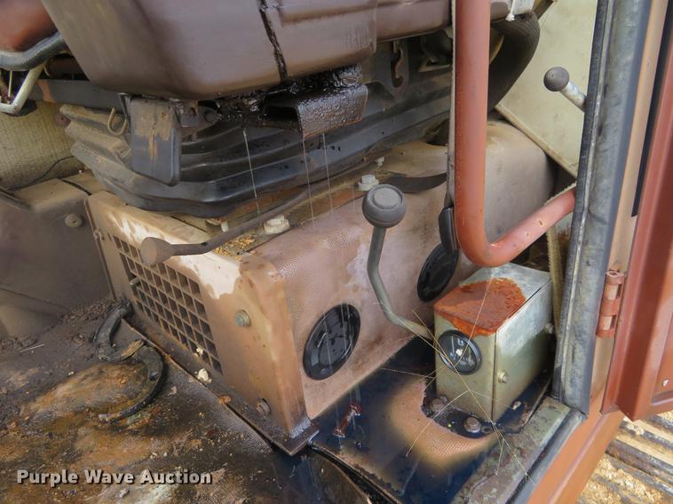 image for item DE6543 Case 220B excavator