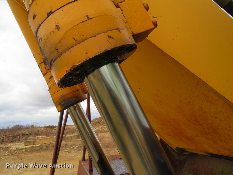 image for item DE6543 Case 220B excavator