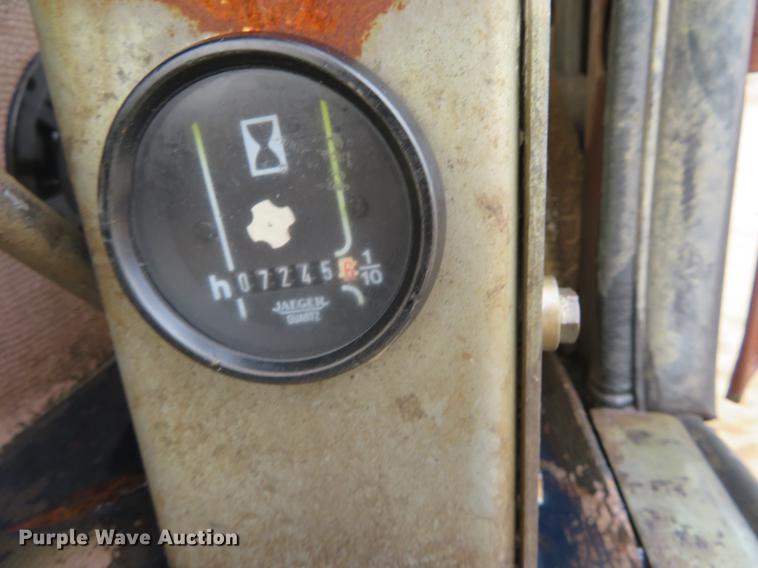 image for item DE6543 Case 220B excavator