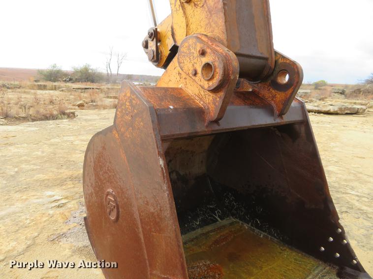 image for item DE6543 Case 220B excavator