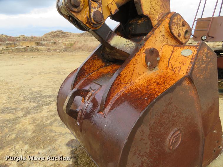 image for item DE6543 Case 220B excavator