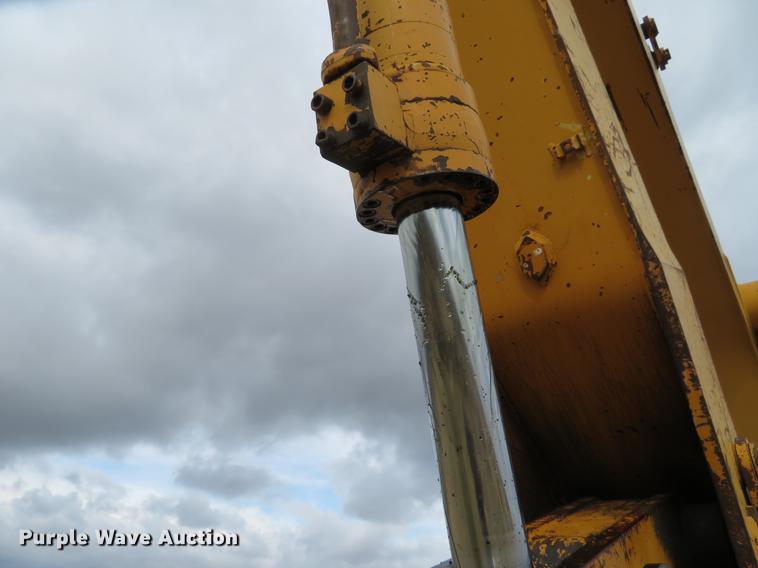 image for item DE6543 Case 220B excavator