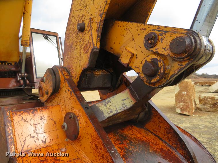 image for item DE6543 Case 220B excavator