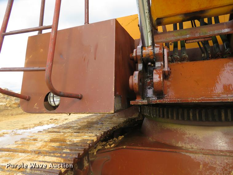 image for item DE6543 Case 220B excavator