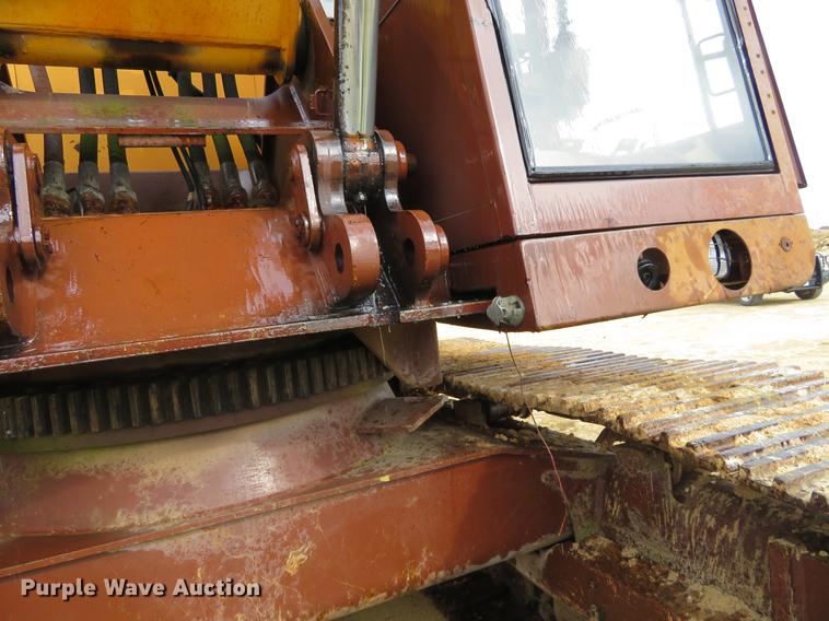 image for item DE6543 Case 220B excavator