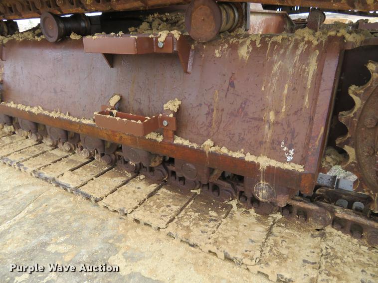 image for item DE6543 Case 220B excavator