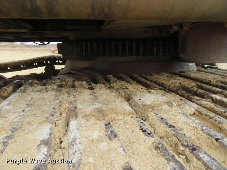 image for item DE6543 Case 220B excavator