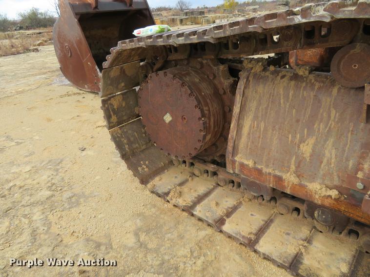 image for item DE6543 Case 220B excavator